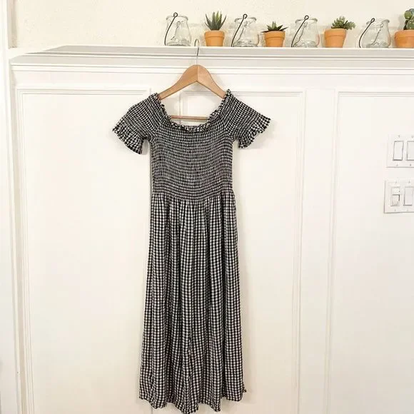 kimchi blue • smocked gingham off shoulder midi dress - Picture 8 of 8